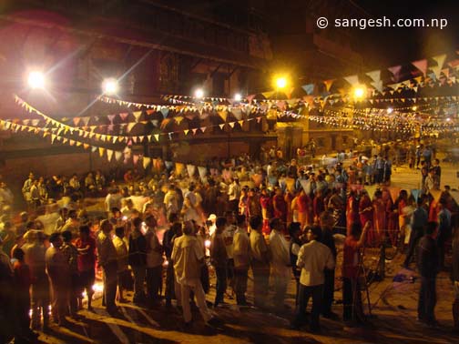 Devotees lining at Krishna Mandir